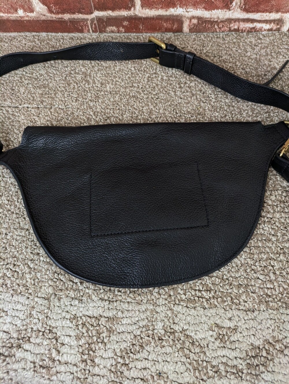 Banana Republic Crossbody Belt Bag Black Pebbled Leather Crescent Fanny Pack - Picture 9 of 9